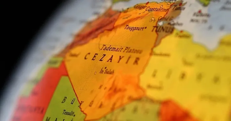 Cezayir’de askeri helikopter düştü: 3 ölü