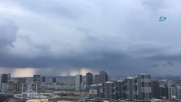 İstanbul'da gökyüzünde inanılmaz anlar! Yağış bulutlardan yeryüzüne böyle indi...