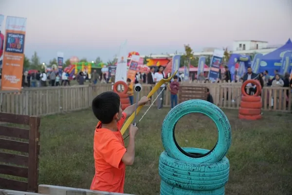 tiyatrodan-soylesiye-uzanan-etkinlikler-diyarbakir-kultur-yolu-festivalinin-ucuncu-gununde-yer-aldi-1791881519050.jpg