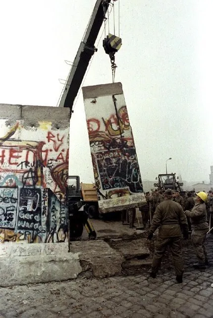 Almanları şoke eden araştırma: Berlin Duvarı aslında...