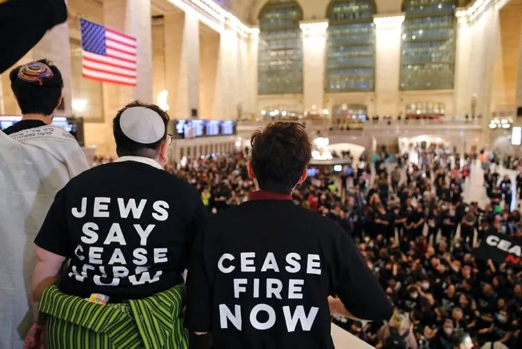Amerikalı Yahudilerden İsrail’e sert tepki: ’Filistin özgür olmalı’ sloganıyla yüzlercesi ayaklandı