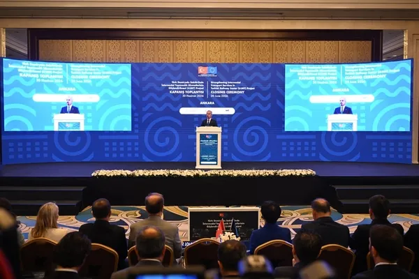 bakan-uraloglu-duyurdu-ab-ve-turkiyenin-ortak-finanse-ettigi-proje-tamamlandi-demiryolunda-intermodal-tasimaci-1782811138330.jpeg