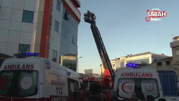 Bayrampaşa’da 3 katlı binada çıkan yangında 1 kişi yaralandı, 19 kişi kurtarıldı | Video