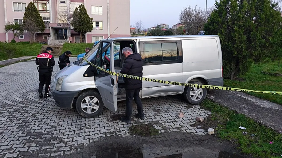 Otoparkta kanlı pusu! Minibüsü park ederken kurşun yağdırdı Otoparkta kanlı pusu! Minibüsü park ederken kurşun yağdırdı