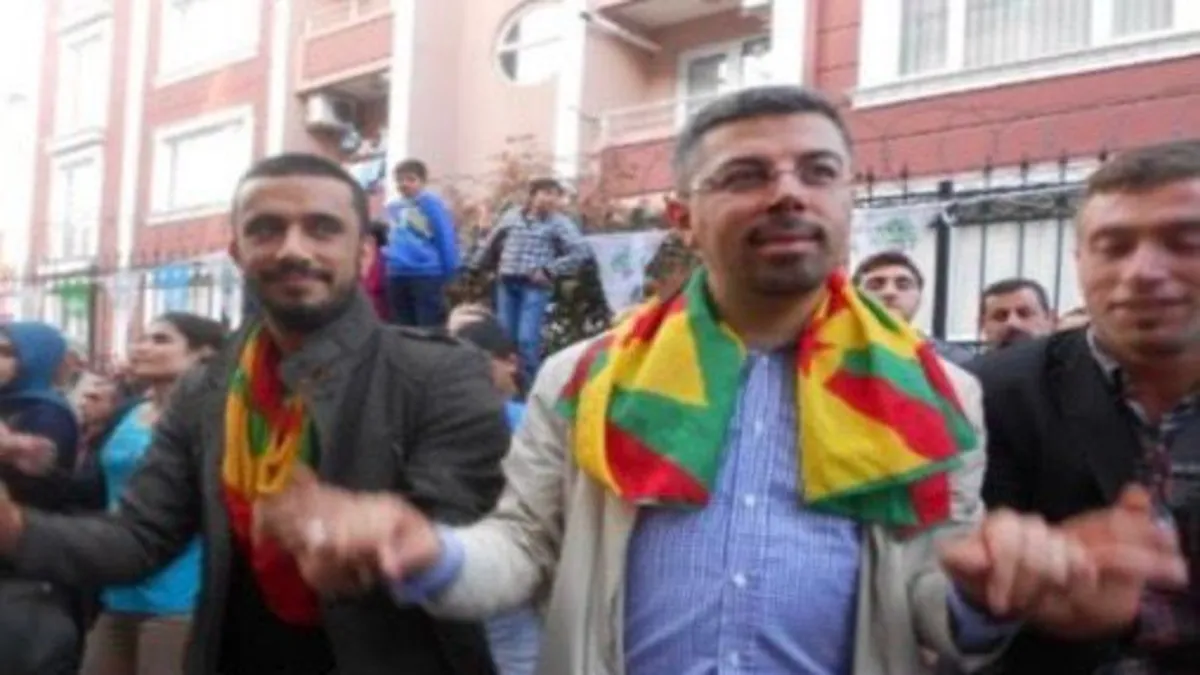 Avukat Fırat Epözdemir gözaltına alındı: Terör bağlantıları tespit edildi Avukat Fırat Epözdemir gözaltına alındı: Terör bağlantıları tespit edildi