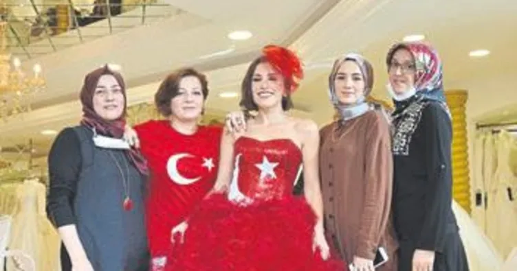 97’nci yıla özel ay yıldızlı gelinlik