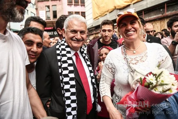 Binali Yıldırım, Beşiktaş'ta vatandaşlarla buluştu