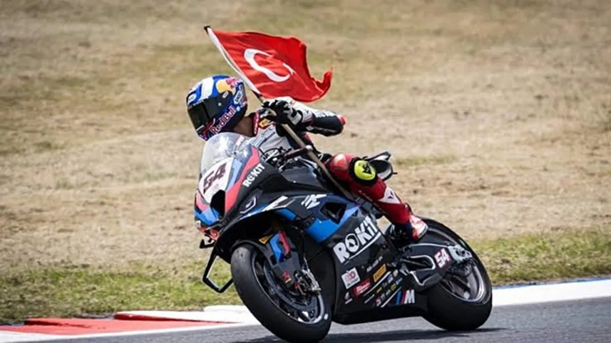 Toprak Razgatlıoğlu, İtalya’da 3’te 3 yaptı Toprak Razgatlıoğlu, İtalya’da 3’te 3 yaptı