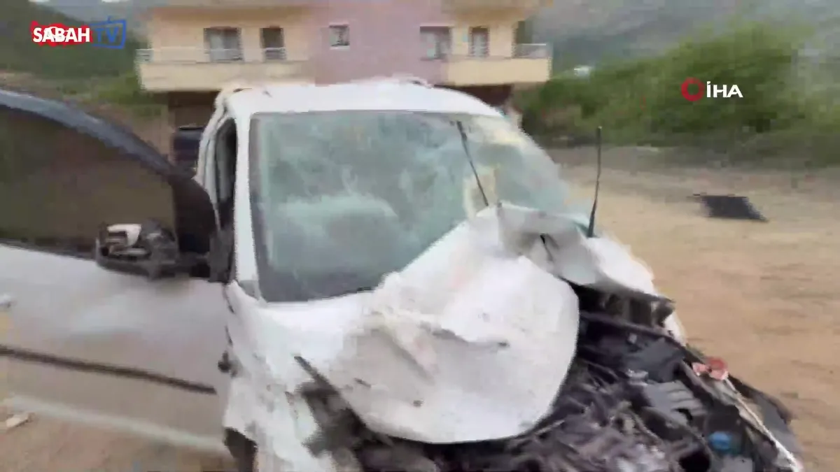 Şemdinli’de trafik kazası: 3 yaralı videosunu izle Şemdinli’de trafik kazası: 3 yaralı videosunu izle