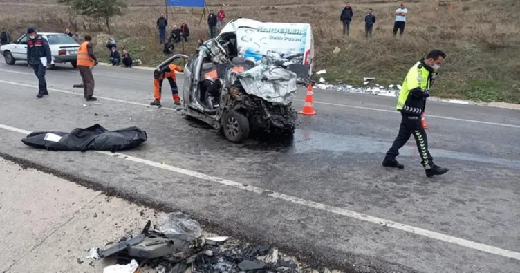 Korkunç kaza: Kafa kafaya çarpıştılar