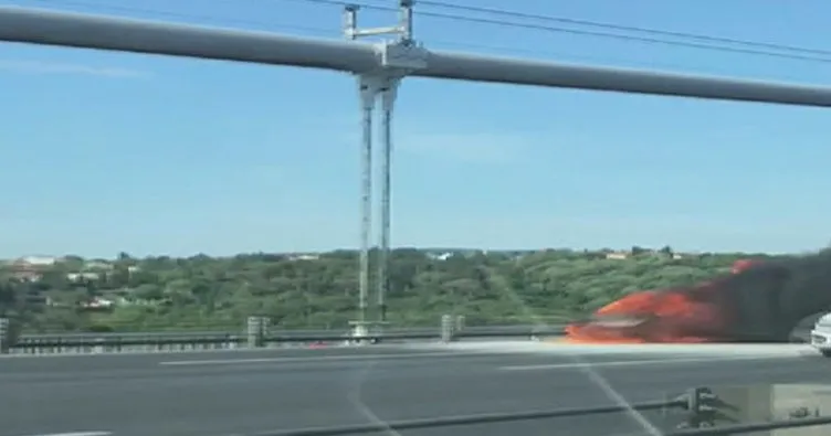SON DAKİKA! FSM Köprüsü’nde otomobil alev alev yandı