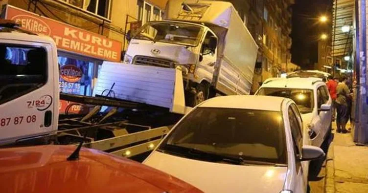 Bursa’da freni boşalan kamyonet ortalığı birbirine kattı
