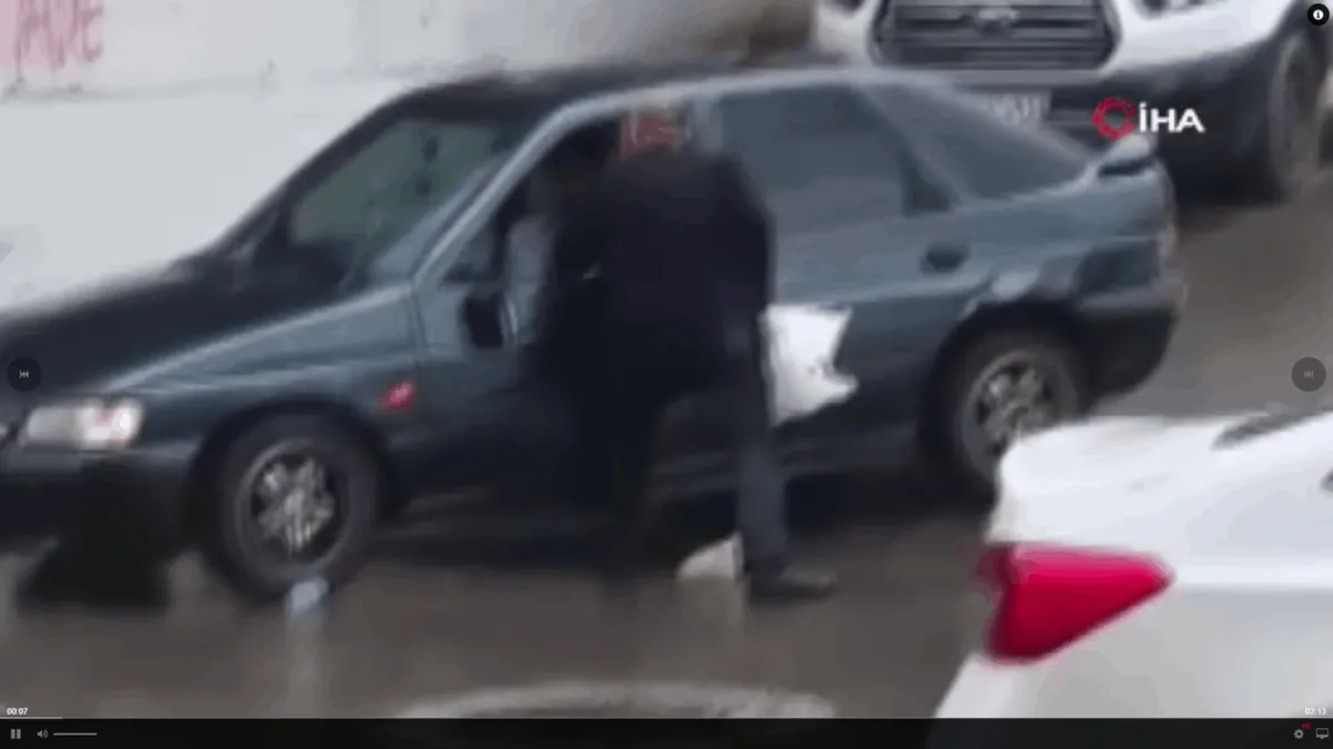 Pompalı tüfekli saldırmak istedi, silah tutukluk yaptı: Korku dolu anlar kamerada!