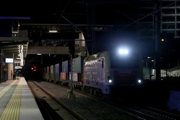 İstanbul'da tarihi an! Marmaray'ı kullanarak Avrupa'ya geçti