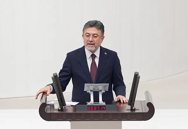 bakan-yumakli-2026nin-yol-haritasini-acikladi-dev-yatirimlari-hizmete-aliyoruz-1765909031592.jpg