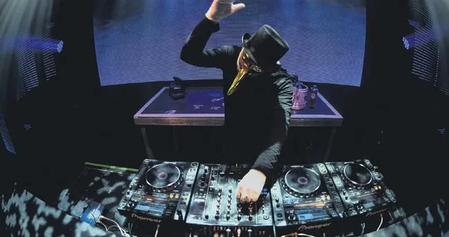 gune gozlerimi ucakta acarak basliyorum