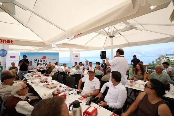 su-krizinin-konusuldugu-bilim-kafe-antalyada-yogun-ilgi-gordu-1751033776556.jpg