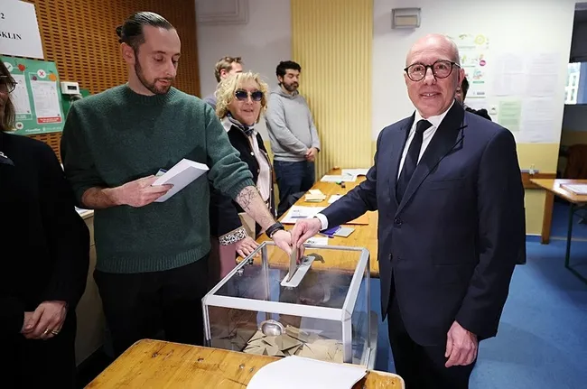 Fransa'da yerel seçimlerin ilk turu tamamlandı