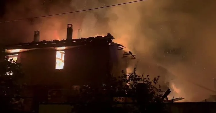Bursa’da yangın: 3 ev küle döndü