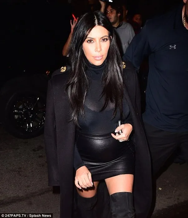 Kim Kardashian hamile modasını abarttı!