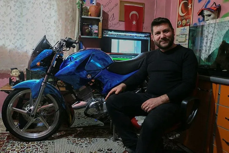 Türkiye’de sadece onda var! Özel motorsikletini evinin salonuna park ediyor...