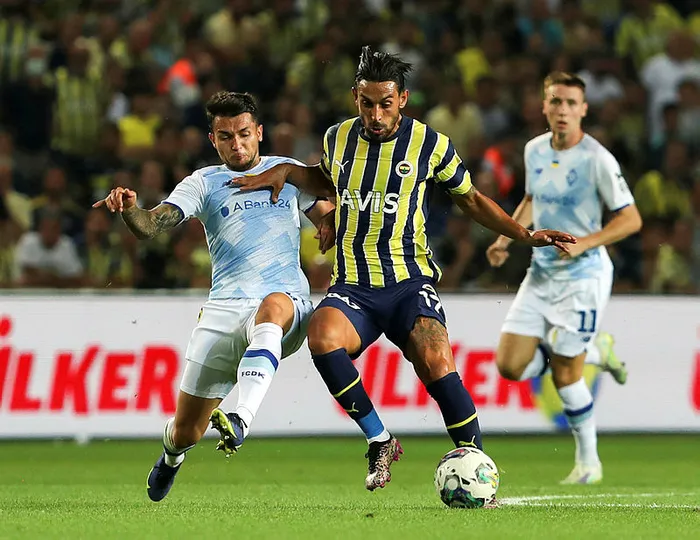 son-dakika-fenerbahce-taraftari-kadikoyde-putin-tezahurati-yapti-1658953295388.jpg