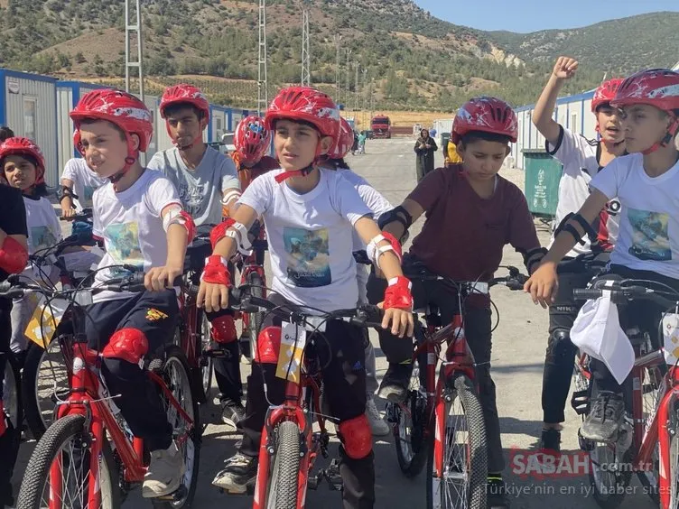 Yıldız Tozu’ndan depremzede çocuklara eğlenceli etkinlik! Festival tadında bisiklet yarışı...