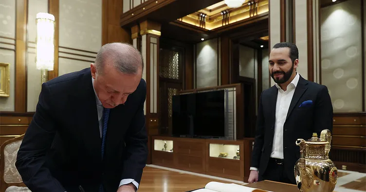 Başkan Erdoğan, El Salvador Cumhurbaşkanı Bukele’ye kitabını hediye etti