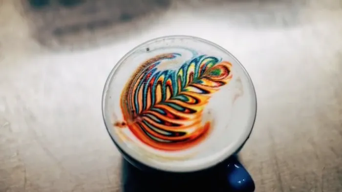 Renkli kahve sanatı