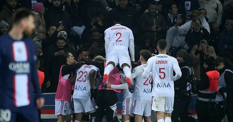 Ligue 1 lideri PSG, sahasında Olimpik Lyon’a yenildi