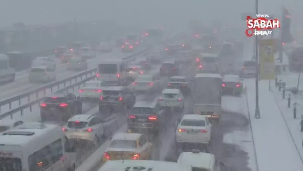 Son dakika: İstanbul’da kar trafiği, yoğunluk yüzde 80’e ulaştı | Video