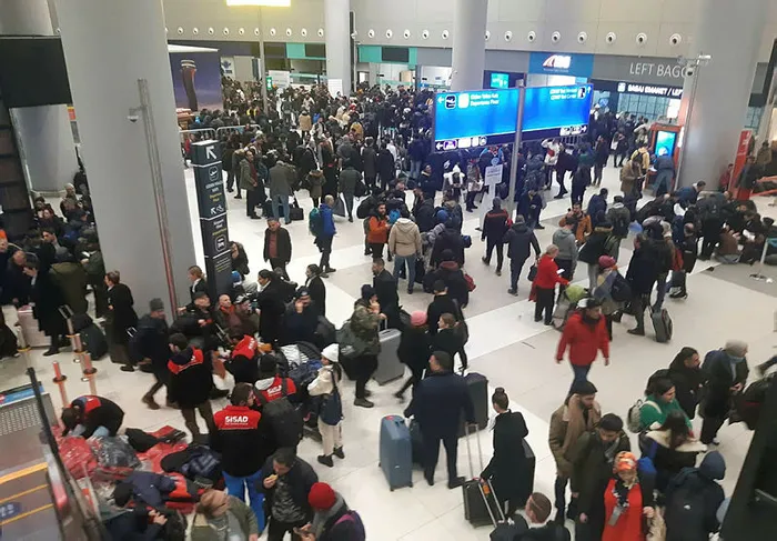 İstanbul Havalimanı'nda duygulandıran görüntüler: Binlerce gönüllü depremzedelere yardım için akın etti