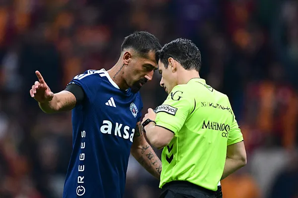 canli-super-ligde-galatasaray-kasimpasa-maci-esitlik-devam-ediyor-1791567409699.jpeg