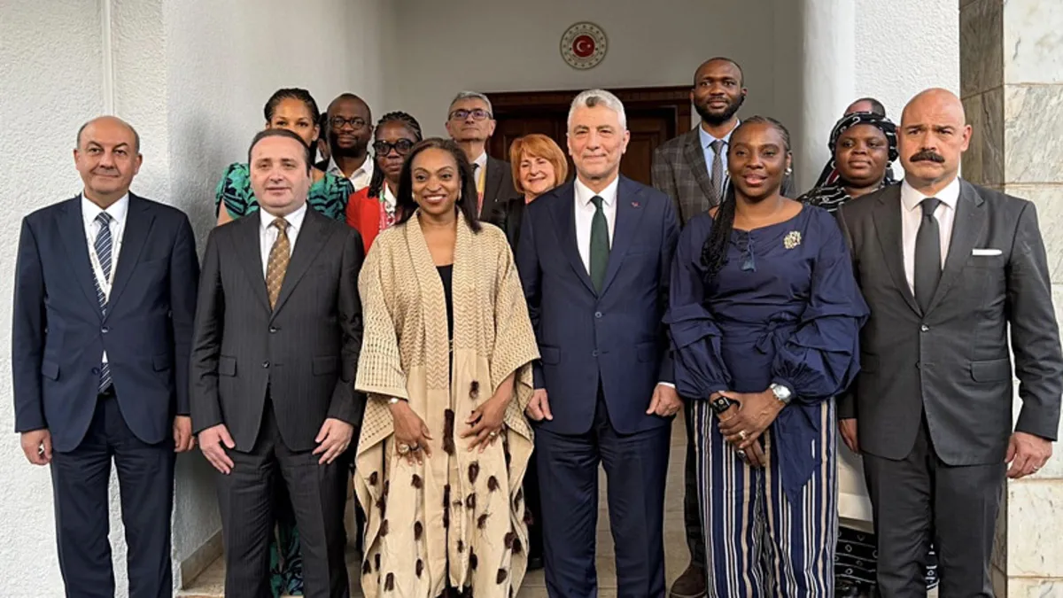 Bakan Bolat, Nijeryalı mevkidaşı Oduwole ile bir araya geldi Bakan Bolat, Nijeryalı mevkidaşı Oduwole ile bir araya geldi