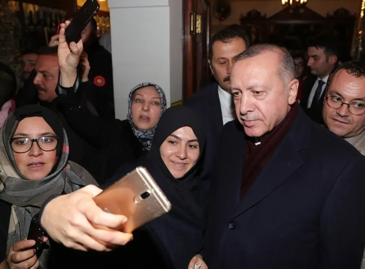 Cumhurbaşkanı Erdoğan, Fatih’te bozacıda vatandaşlarla sohbet etti