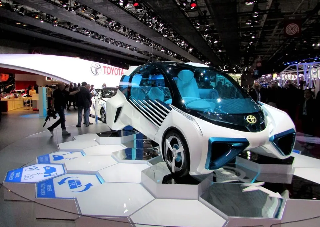 Toyota Hybrid Otomobil