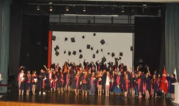 Genç öğretmenler diplomalarını aldı