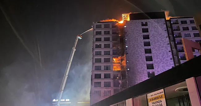 Diyarbakır’da plaza yangını: 5 kişi yaralandı!