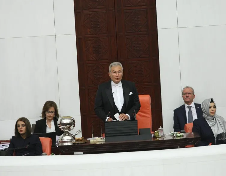 Deniz Baykal kimdir?