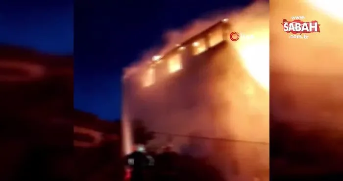 Rize’de binanın çatısı alevlere teslim oldu | Video