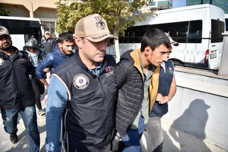 Son dakika: Mersin'de polis servis aracına yönelik bombalı saldırının zanlıları yakalandı