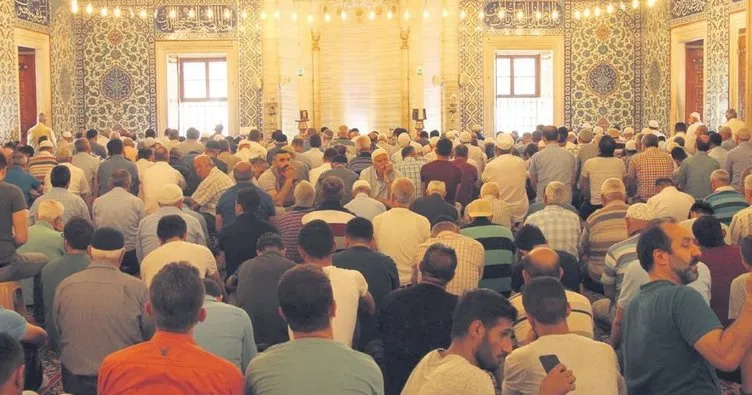 Ramazanın son cumasında camiler doldu