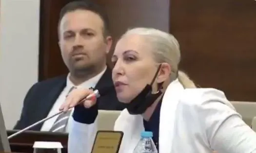 CHP’li Büyükçekmece Belediye Başkanı Hasan Akgün Meclis Üyesi Zerrin Çağlar’a hakaret etti - 2