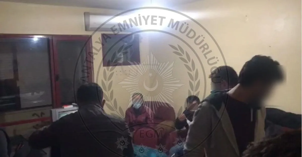 evde kumar partisine sok baskin son