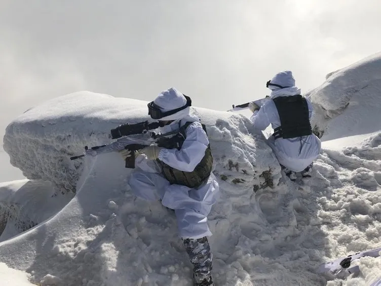 Komandodan çetin kış koşullarında operasyon