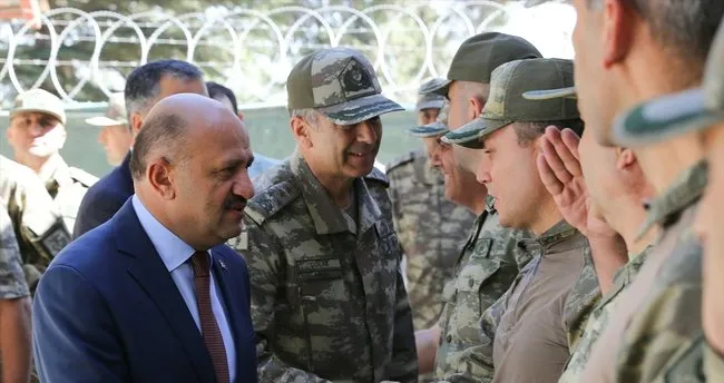 Savunma Bakanı ve Kara Kuvvetleri Komutanı sınır birliklerinde incelemede bulundu