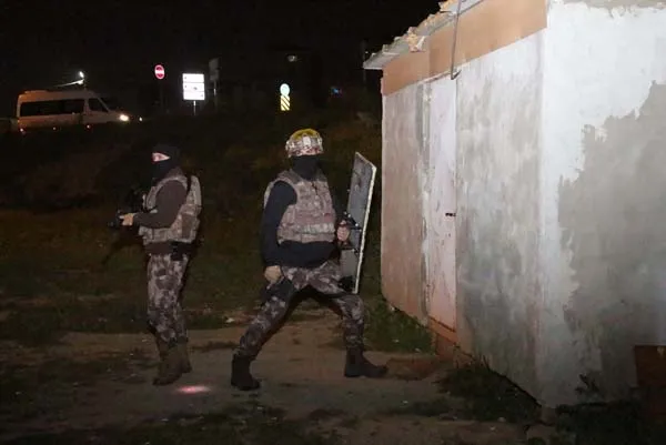 İstanbul’da helikopter destekli şafak operasyonu