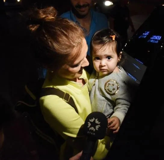 Demet Akalın'ın kızı Hira'dan ilk poz