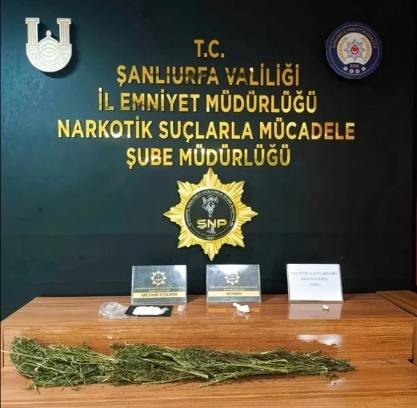 narkotik-operasyonu-3-kisi-tutuklandi-1786271824210.jpg