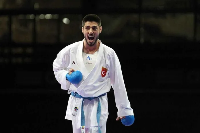 eda-erman-eltemur-kardesler-avrupa-karate-sampiyonasinda-altin-madalya-kazandilar-1653734859134.jpg
